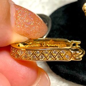 🤩🌈beautiful hoop earring that are engraved love always